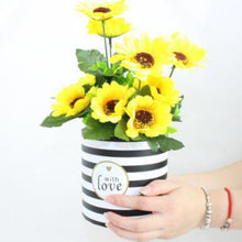 Load image into Gallery viewer, Creative Handheld Bouquet Flower Box