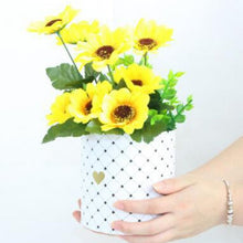 Load image into Gallery viewer, Creative Handheld Bouquet Flower Box